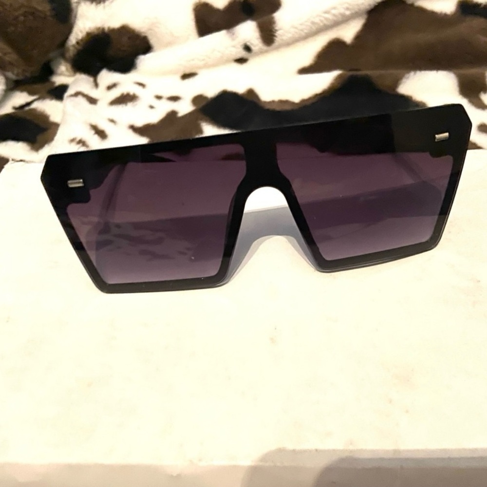 Black Modern Oversized Sunglasses